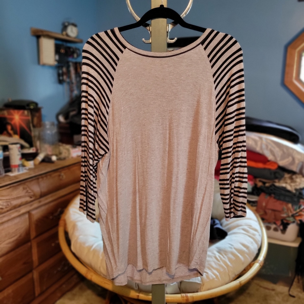 LulaRoe Randy 3/4 Sleeve Shirt